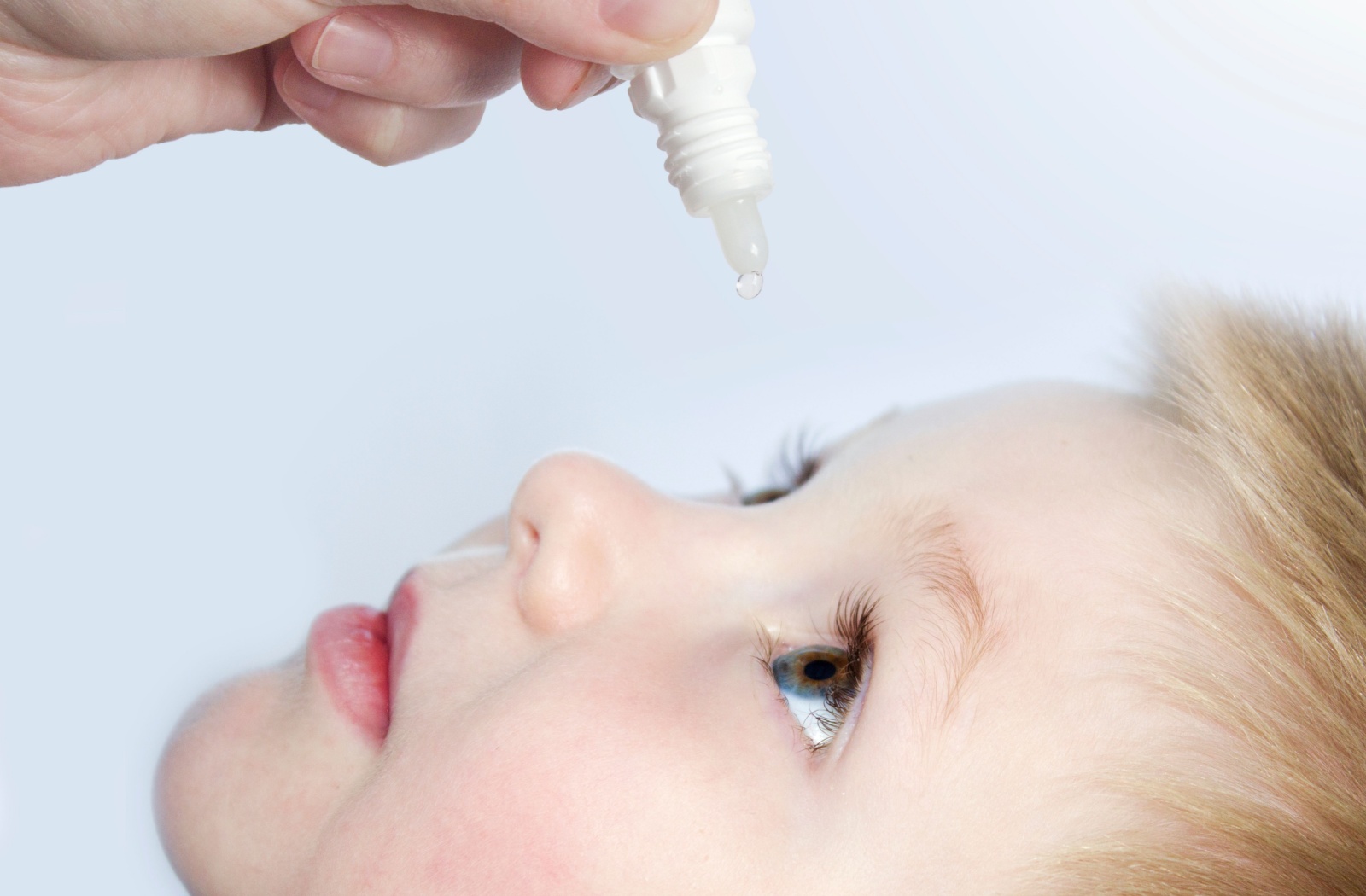Có nên dùng nước muối sinh lý nhỏ mắt cho bé thường xuyên?- Ảnh 2. Có nên dùng nước muối sinh lý nhỏ mắt cho bé thường xuyên?- Ảnh 2.