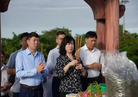 Kỷ niệm 78 năm Ngày Thương binh - Liệt sĩ: Bộ Y tế triển khai nhiều hoạt động tri ân, đền ơn, đáp nghĩa
- Ảnh 2. Kỷ niệm 78 năm Ngày Thương binh - Liệt sĩ: Bộ Y tế triển khai nhiều hoạt động tri ân, đền ơn, đáp nghĩa
- Ảnh 2.