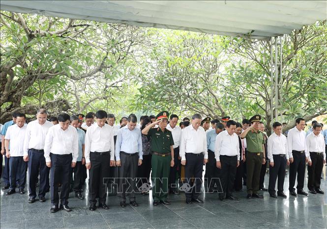 Tổng Bí thư Tô Lâm dâng hương tưởng niệm các Anh hùng, Liệt sĩ tại Điện Biên- Ảnh 5. Tổng Bí thư Tô Lâm dâng hương tưởng niệm các Anh hùng, Liệt sĩ tại Điện Biên- Ảnh 5.