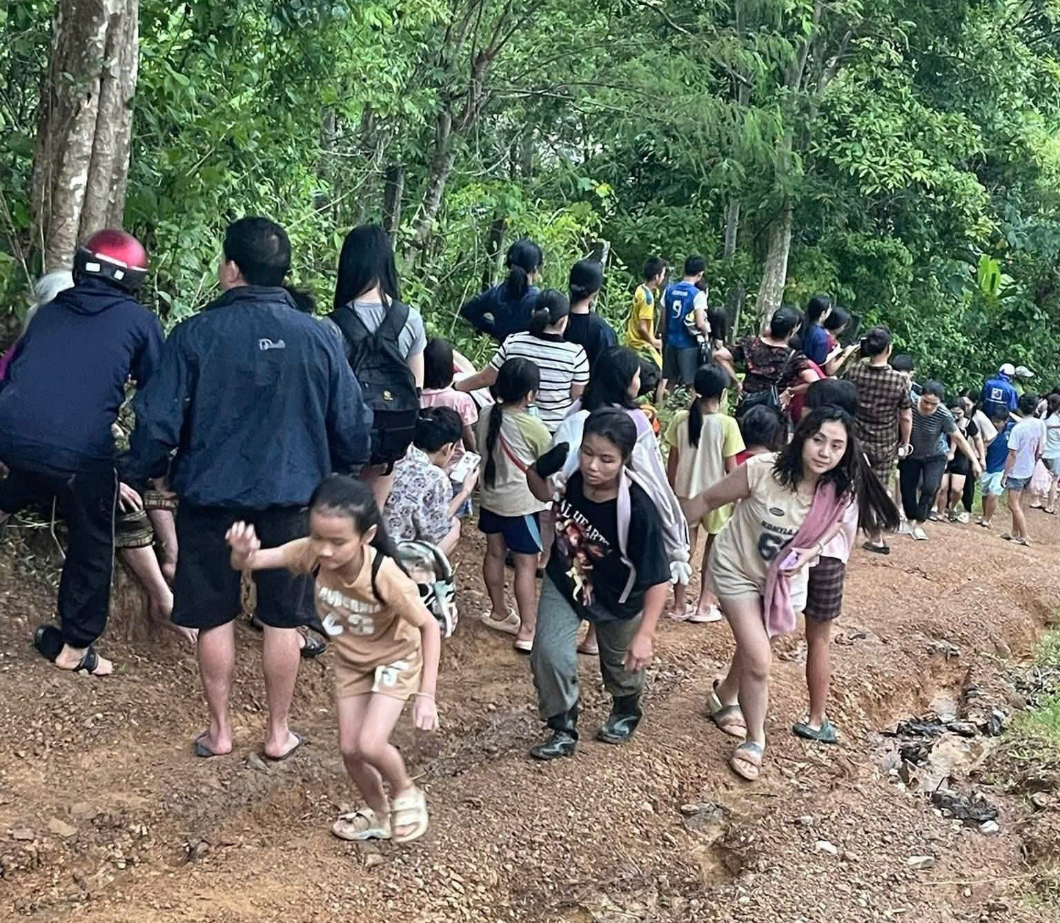 Triệu tập đối tượng đăng tin sai sự thật về ‘vỡ đập Thủy điện Bản Vẽ’ gây hoang mang dư luận- Ảnh 2. Triệu tập đối tượng đăng tin sai sự thật về ‘vỡ đập Thủy điện Bản Vẽ’ gây hoang mang dư luận- Ảnh 2.