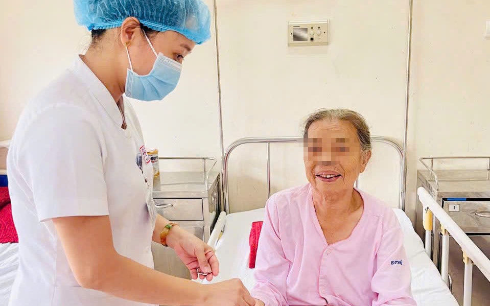 Vụ nhiều người nhập viện sau khi ăn giỗ ở Huế: Sức khỏe bệnh nhân hiện ra sao?
