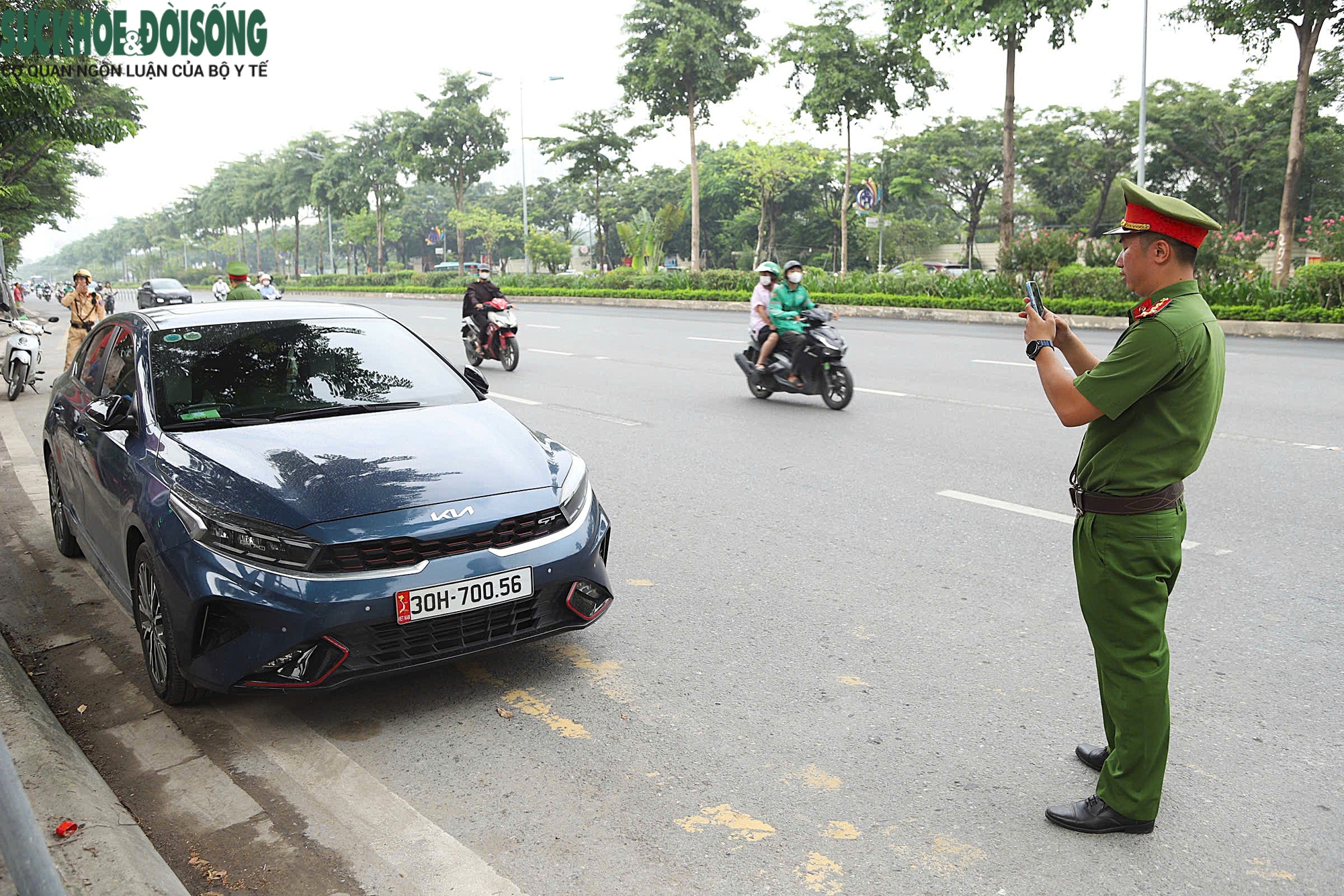 Sau phân làn đường Võ Chí Công lái xe ô tô chú ý điều gì để không bị phạt?- Ảnh 7. Sau phân làn đường Võ Chí Công lái xe ô tô chú ý điều gì để không bị phạt?- Ảnh 7.