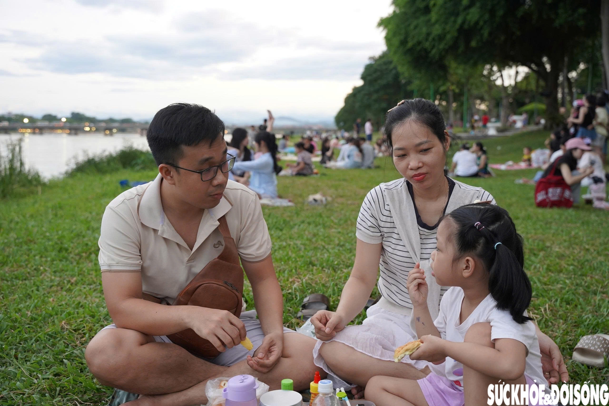 Không gian xanh mát bên sông Hương thành 'điểm hẹn quốc dân' ở Huế- Ảnh 5.