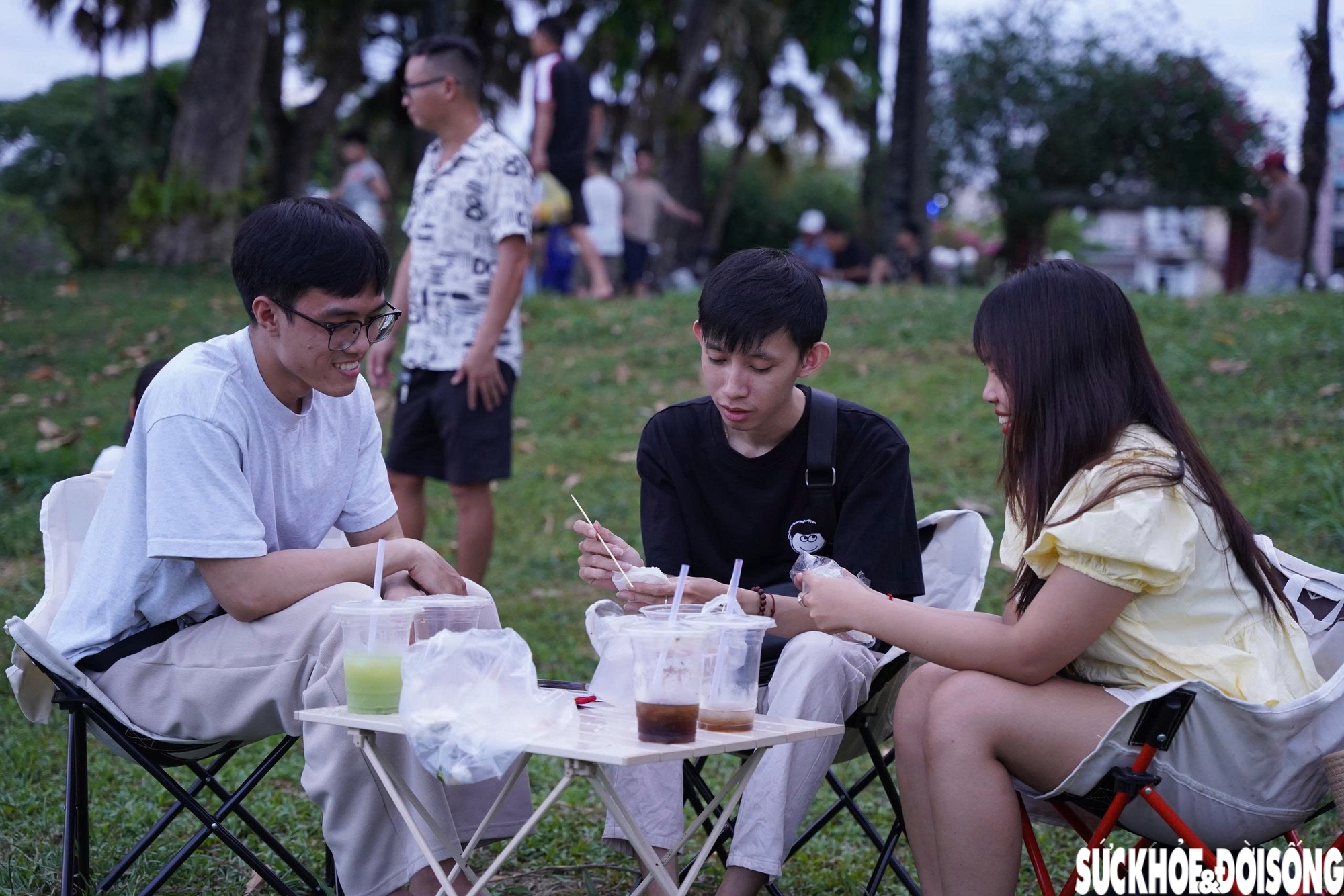 Không gian xanh mát bên sông Hương thành 'điểm hẹn quốc dân' ở Huế- Ảnh 7.