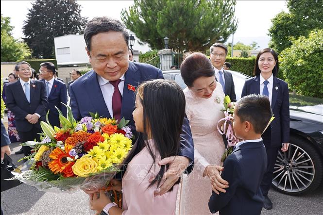 Chủ tịch Quốc hội Trần Thanh Mẫn gặp gỡ cộng đồng người Việt Nam tại Thụy Sĩ- Ảnh 1. Chủ tịch Quốc hội Trần Thanh Mẫn gặp gỡ cộng đồng người Việt Nam tại Thụy Sĩ- Ảnh 1.