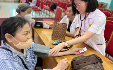 Bác sĩ hướng dẫn cách đo huyết áp chuẩn tại nhà
