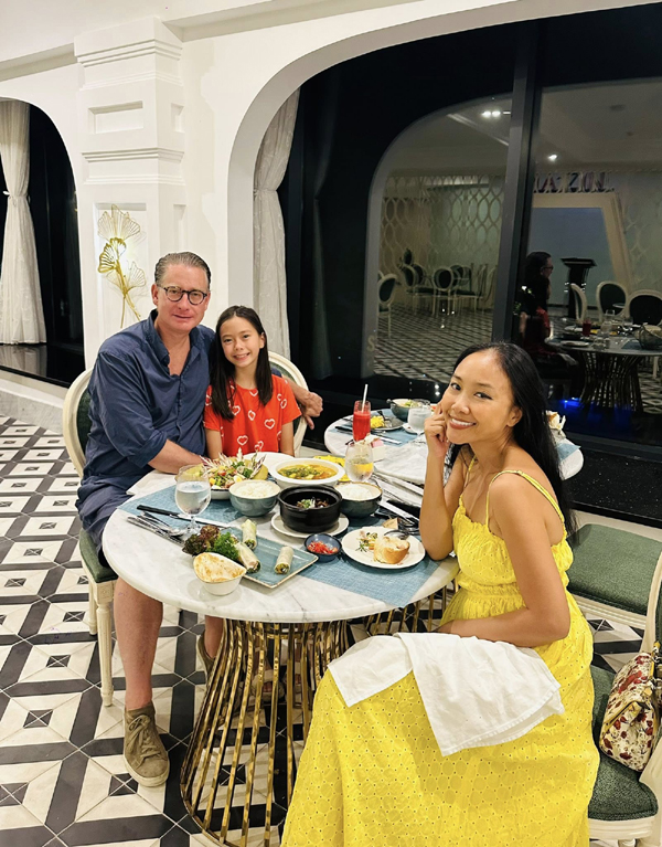 Lấy chồng Thụy Điển, nữ ca sĩ Việt ở tuổi trung niên có cuộc sống viên mãn ra sao?- Ảnh 8. Lấy chồng Thụy Điển, nữ ca sĩ Việt ở tuổi trung niên có cuộc sống viên mãn ra sao?- Ảnh 8.