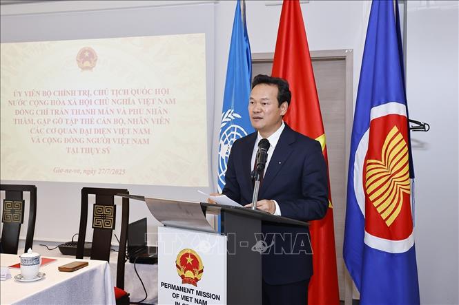 Chủ tịch Quốc hội Trần Thanh Mẫn gặp gỡ cộng đồng người Việt Nam tại Thụy Sĩ- Ảnh 3. Chủ tịch Quốc hội Trần Thanh Mẫn gặp gỡ cộng đồng người Việt Nam tại Thụy Sĩ- Ảnh 3.