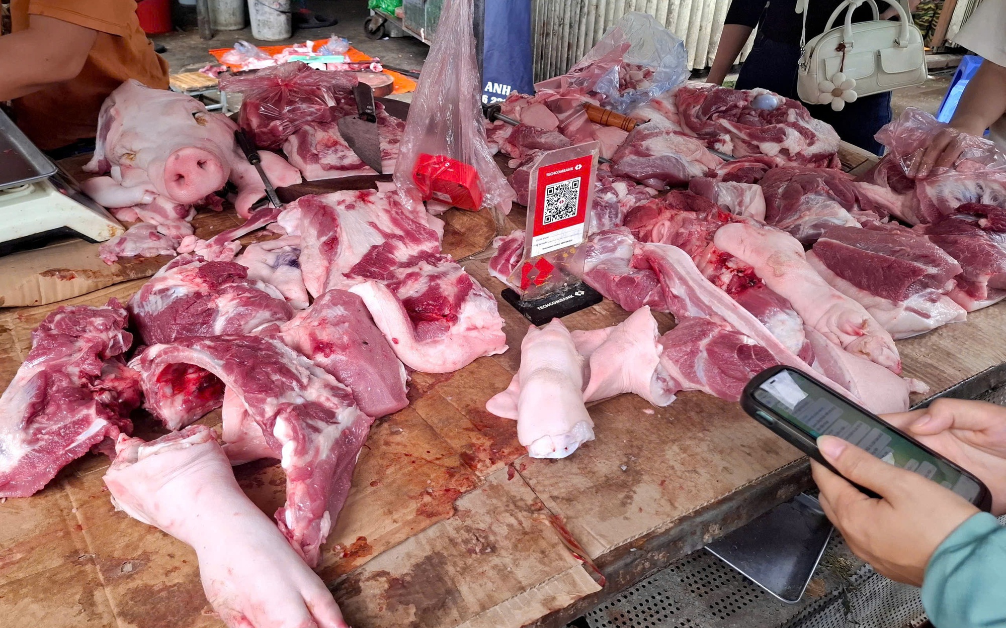 Bằng mắt thường có thể nhận biết được thịt mắc dịch tả lợn châu Phi không?