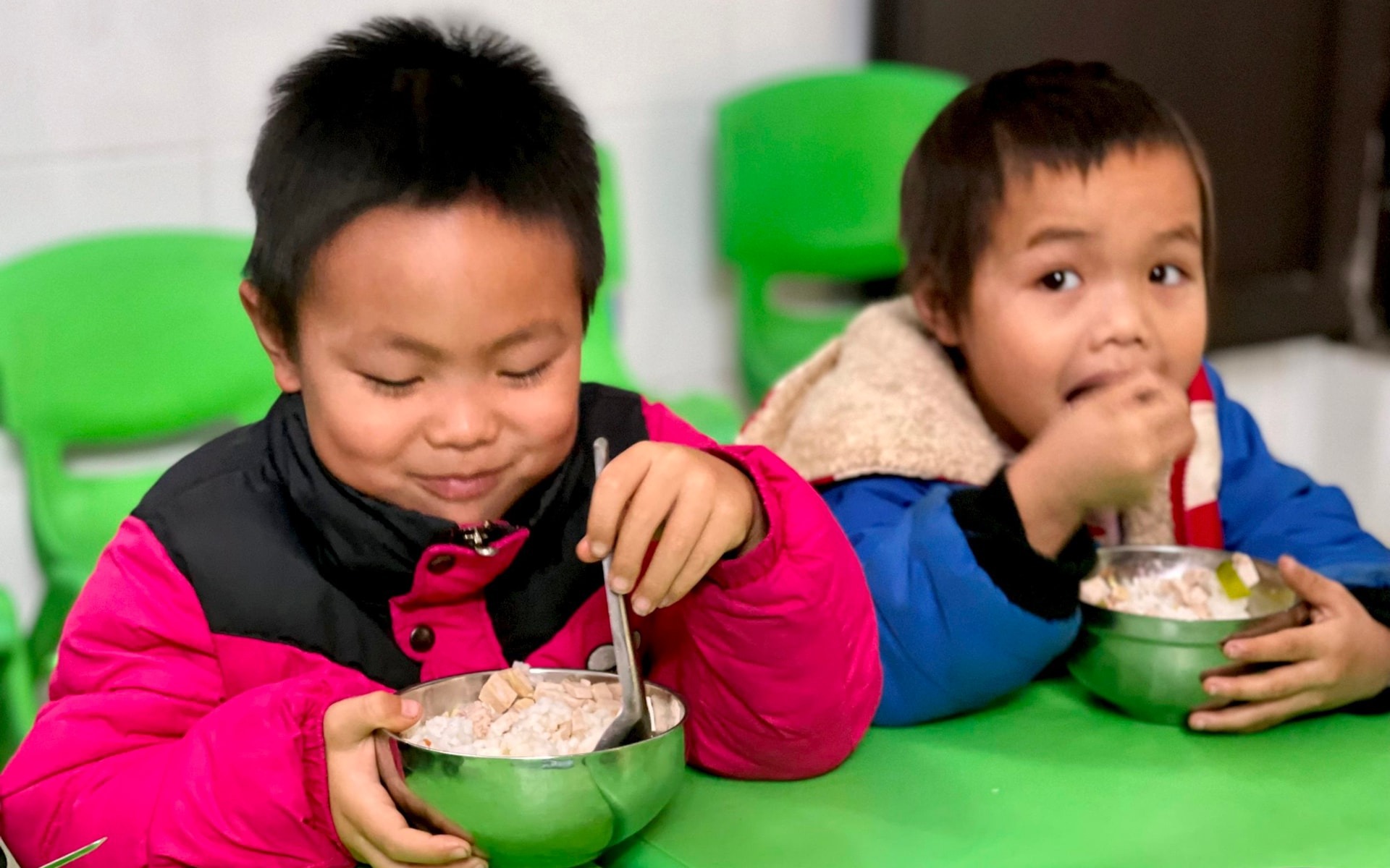 Cải thiện dinh dưỡng cho học sinh vùng cao nhờ bữa ăn bán trú