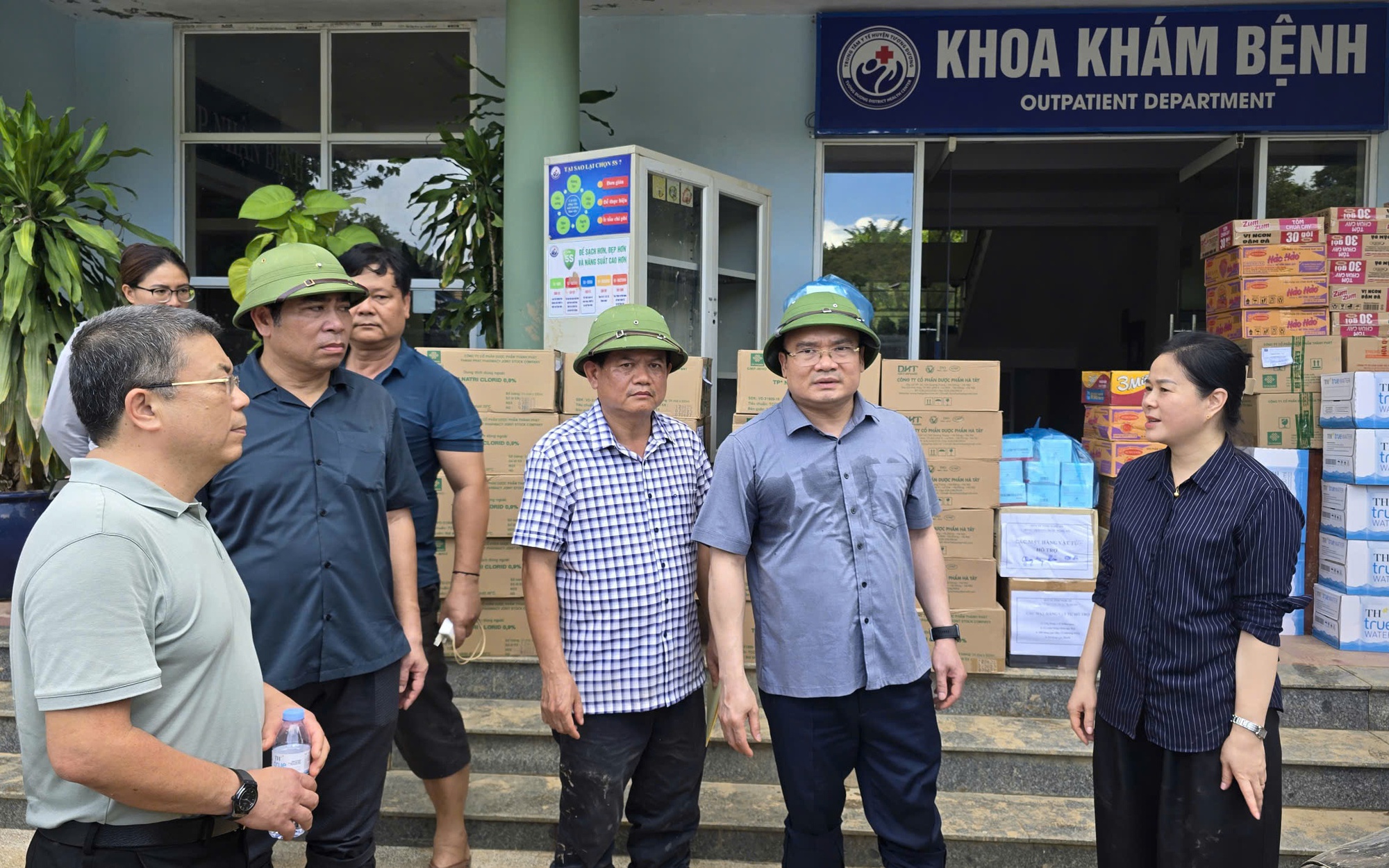 Lập Trạm Y tế dã chiến đưa hoạt động khám chữa bệnh trở lại bình thường sau lũ lụt