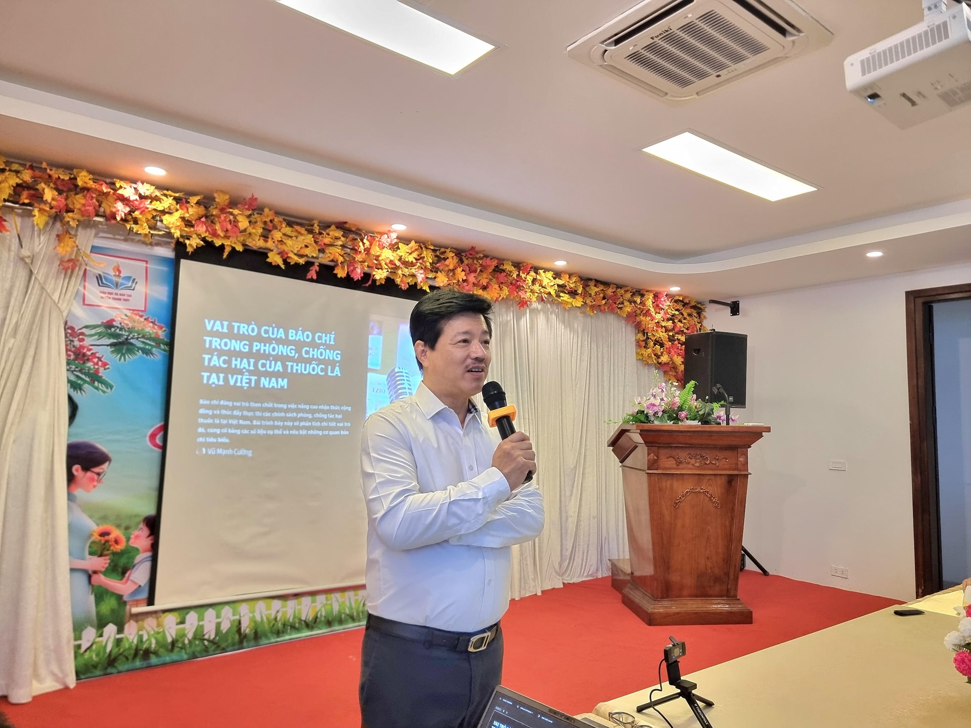 Báo chí đóng vai trò quan trọng truyền thông, bảo vệ các chính sách phòng, chống tác hại thuốc lá- Ảnh 1. Báo chí đóng vai trò quan trọng truyền thông, bảo vệ các chính sách phòng, chống tác hại thuốc lá- Ảnh 1.