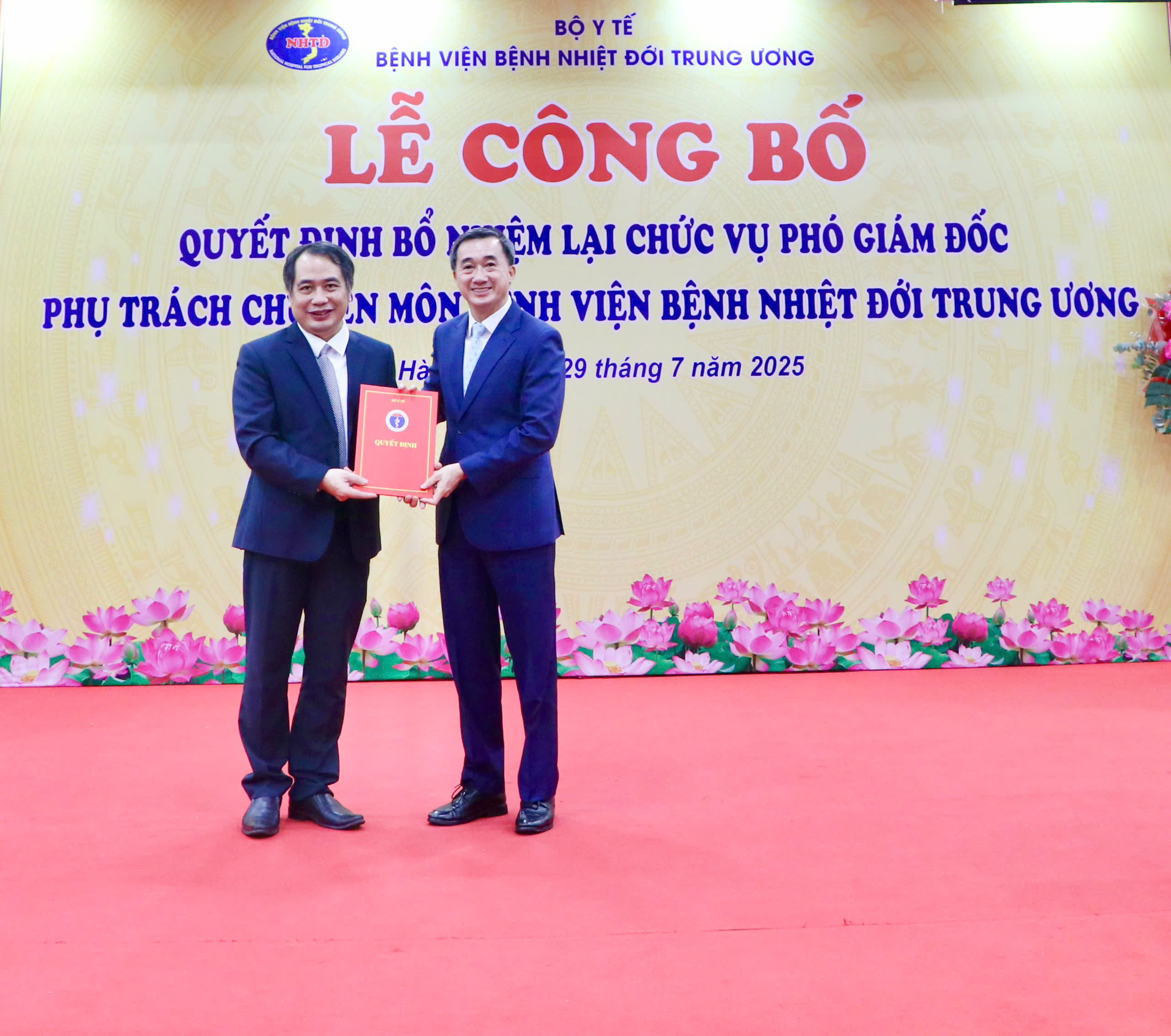 BSCKII Nguyễn Trung Cấp tiếp tục được bổ nhiệm làm Phó Giám đốc chuyên môn Bệnh viện Bệnh nhiệt đới TW- Ảnh 1. BSCKII Nguyễn Trung Cấp tiếp tục được bổ nhiệm làm Phó Giám đốc chuyên môn Bệnh viện Bệnh nhiệt đới TW- Ảnh 1.
