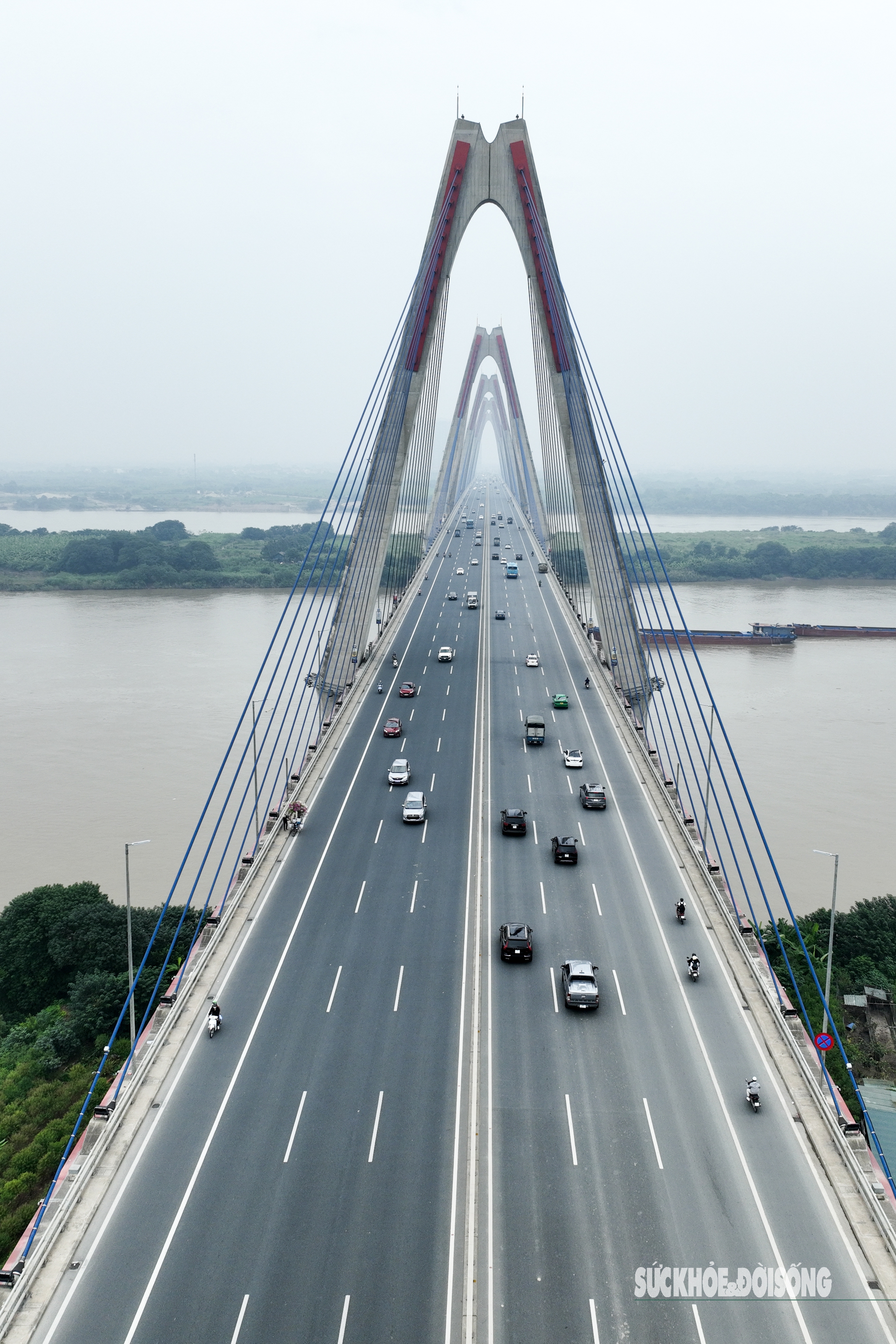 Cầu đẹp nhất Hà Nội sắp phân làn bằng hàng rào cứng- Ảnh 2. Cầu đẹp nhất Hà Nội sắp phân làn bằng hàng rào cứng- Ảnh 2.