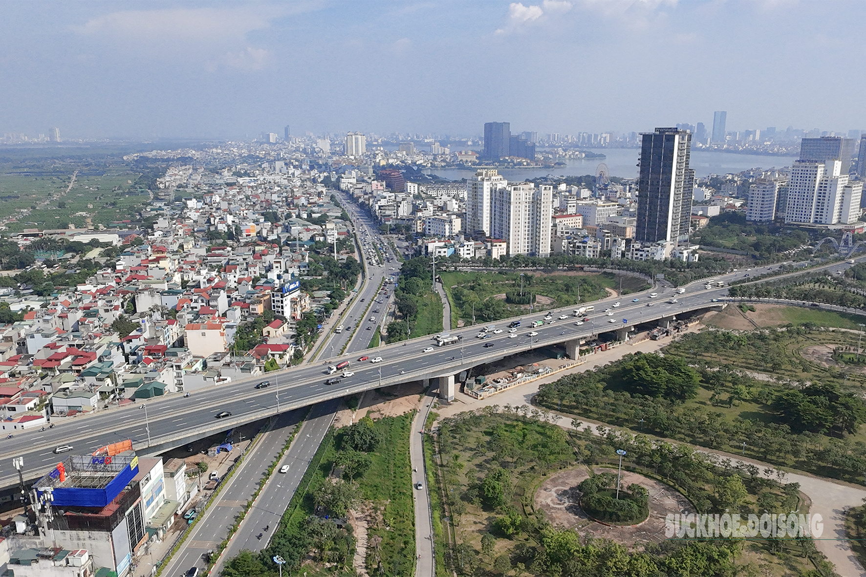 Cầu đẹp nhất Hà Nội sắp phân làn bằng hàng rào cứng- Ảnh 8. Cầu đẹp nhất Hà Nội sắp phân làn bằng hàng rào cứng- Ảnh 8.