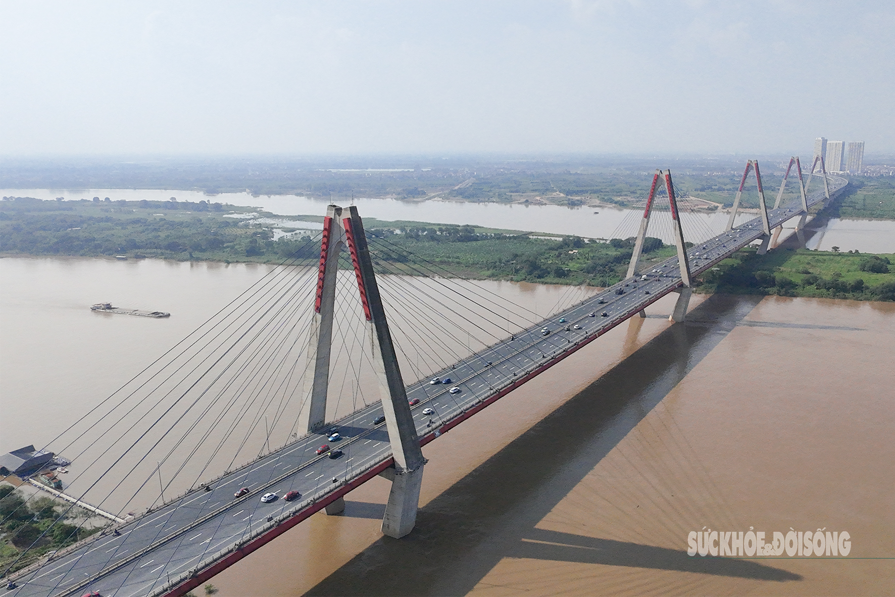 Cầu đẹp nhất Hà Nội sắp phân làn bằng hàng rào cứng- Ảnh 9. Cầu đẹp nhất Hà Nội sắp phân làn bằng hàng rào cứng- Ảnh 9.