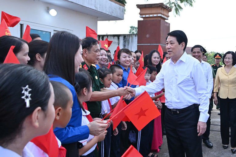 Chủ tịch nước Lương Cường dự sinh hoạt chi bộ ở Quảng Ninh- Ảnh 1. Chủ tịch nước Lương Cường dự sinh hoạt chi bộ ở Quảng Ninh- Ảnh 1.