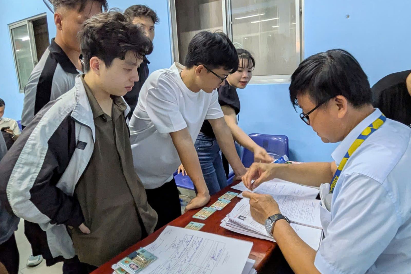 TP Hồ Chí Minh tổ chức thi sát hạch lái xe đến khuya, giải quyết hồ sơ tồn đọng- Ảnh 1.