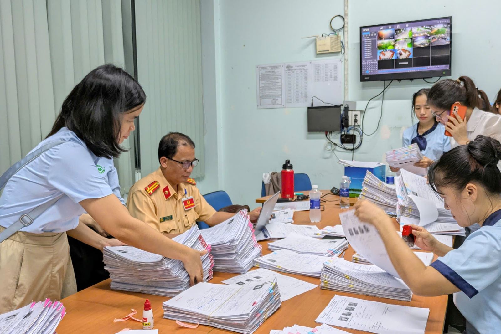 TP Hồ Chí Minh tổ chức thi sát hạch lái xe đến khuya, giải quyết hồ sơ tồn đọng- Ảnh 7.