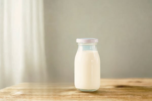 Phân biệt màu sữa mẹ an toàn và dấu hiệu cần cảnh giác - Ảnh 2.