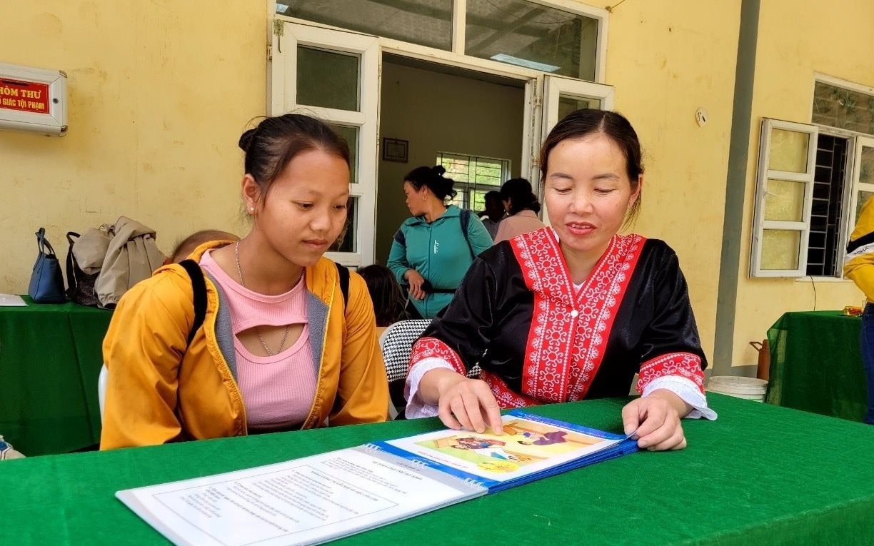 Vai trò không thể thay thế của cô đỡ thôn bản trong chăm sóc sức khỏe bà mẹ, trẻ em vùng khó khăn