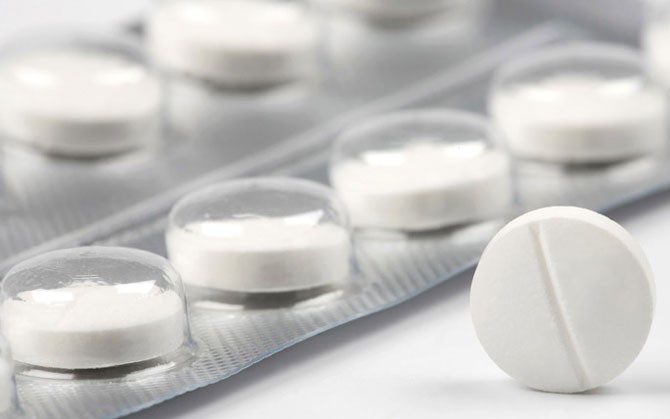 Ho, đau họng có nên uống alphachymotrypsin?