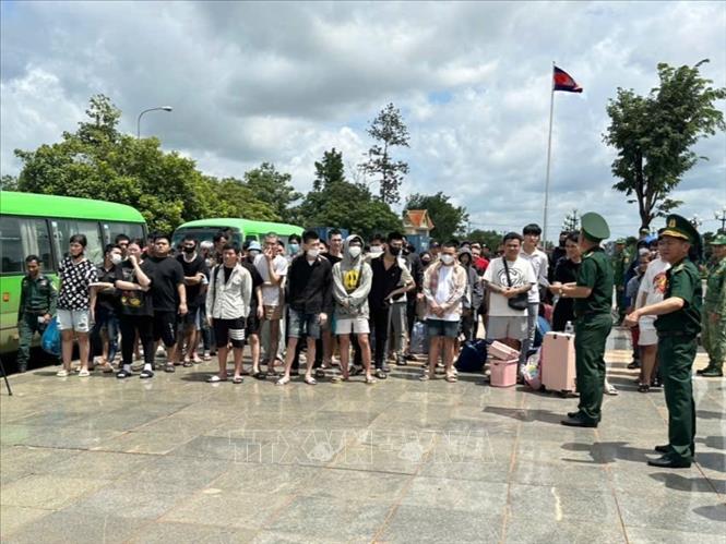 Tiếp nhận 85 công dân Việt Nam từ Campuchia- Ảnh 2.