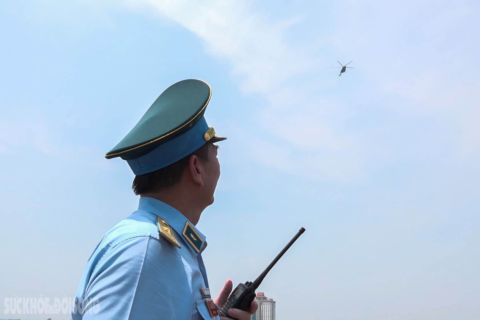 Tiêm kích Su-30MK2 trình diễn kỹ thuật bay 'khoan xoắn' tại Quảng trường Ba Đình- Ảnh 3. Tiêm kích Su-30MK2 trình diễn kỹ thuật bay 'khoan xoắn' tại Quảng trường Ba Đình- Ảnh 3.