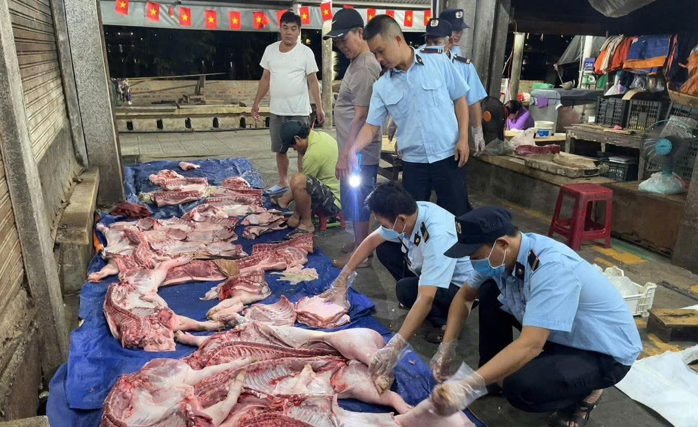 Hàng quán ở Huế gặp khó vì người tiêu dùng 'ngại' thịt lợn- Ảnh 5. Hàng quán ở Huế gặp khó vì người tiêu dùng 'ngại' thịt lợn- Ảnh 5.