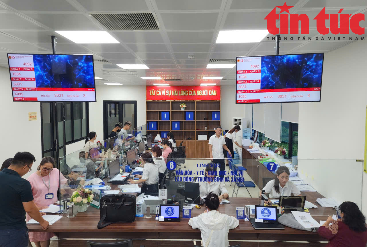 Hà Nội miễn phí in tài liệu, đồ ăn nhẹ tại trung tâm hành chính công- Ảnh 1. Hà Nội miễn phí in tài liệu, đồ ăn nhẹ tại trung tâm hành chính công- Ảnh 1.