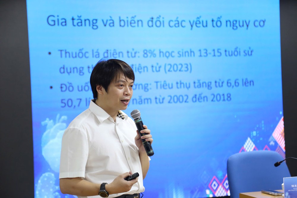 Đẩy mạnh truyền thông về phòng chống tác hại của thuốc lá điện tử, nung nóng đến giới trẻ- Ảnh 1.