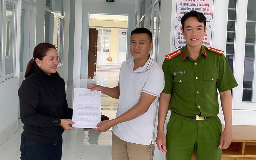 Người phụ nữ trả lại 100 triệu đồng cho người chuyển nhầm