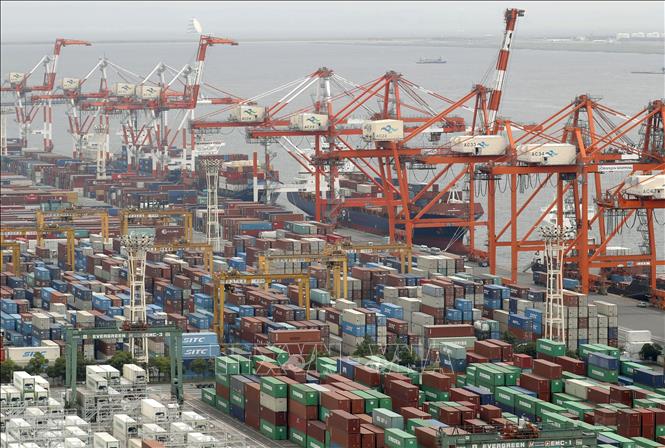 Kinh tế thế giới năm 2025: Thách thức kép kéo chậm đà tăng trưởng- Ảnh 1. Kinh tế thế giới năm 2025: Thách thức kép kéo chậm đà tăng trưởng- Ảnh 1.