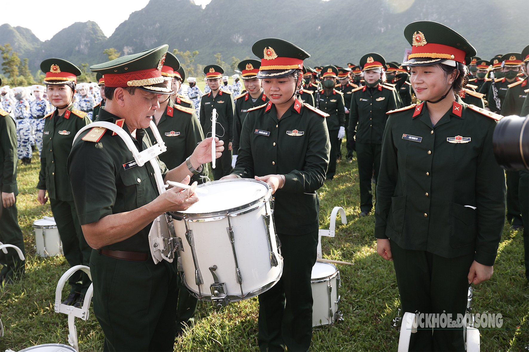 Trung tướng Trương Thiên Tô kiểm tra các khối diễu binh chuẩn bị đại lễ 2/9- Ảnh 7.