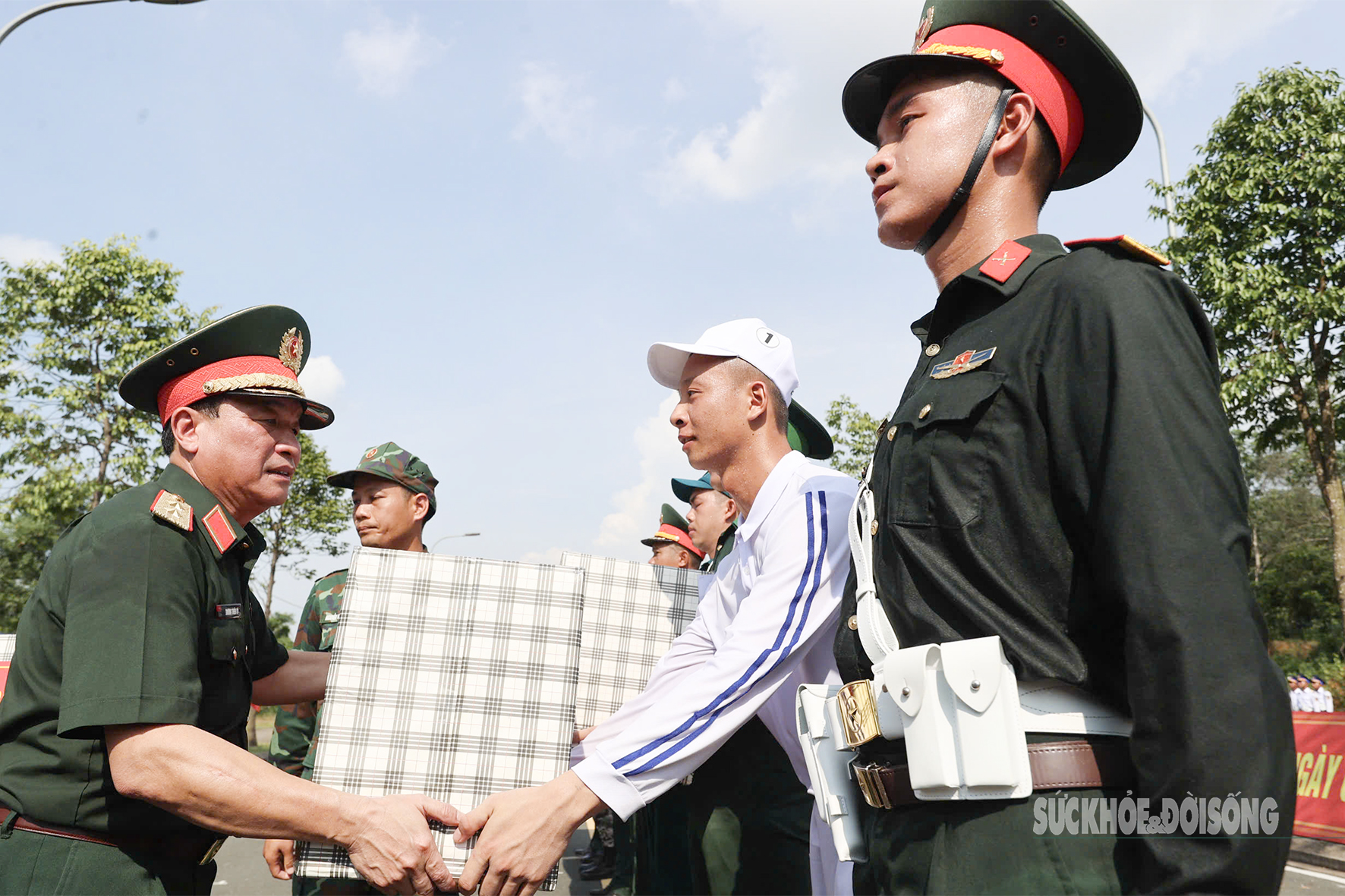 Trung tướng Trương Thiên Tô kiểm tra các khối diễu binh chuẩn bị đại lễ 2/9- Ảnh 8.