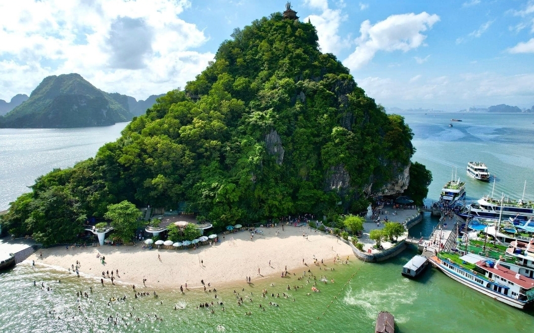 Quảng Ninh nghiên cứu lắp đặt hệ thống cảnh báo dông, lốc trên vịnh Hạ Long và Bái Tử Long