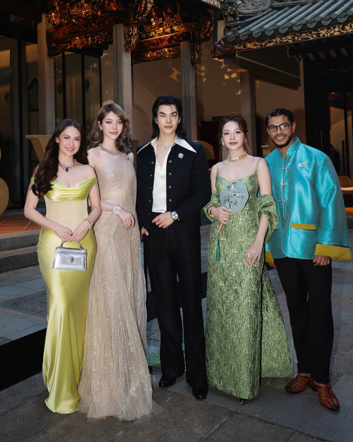 Chi Pu sáng bừng khi đứng cạnh mỹ nhân 'Vũ điệu hoang dã' Marian Rivera tại show Bvlgari- Ảnh 2. Chi Pu sáng bừng khi đứng cạnh mỹ nhân 'Vũ điệu hoang dã' Marian Rivera tại show Bvlgari- Ảnh 2.