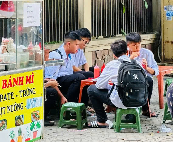 Thức tỉnh con trẻ về tác hại của thuốc lá điện tử từ gia đình đến nhà trường- Ảnh 1.