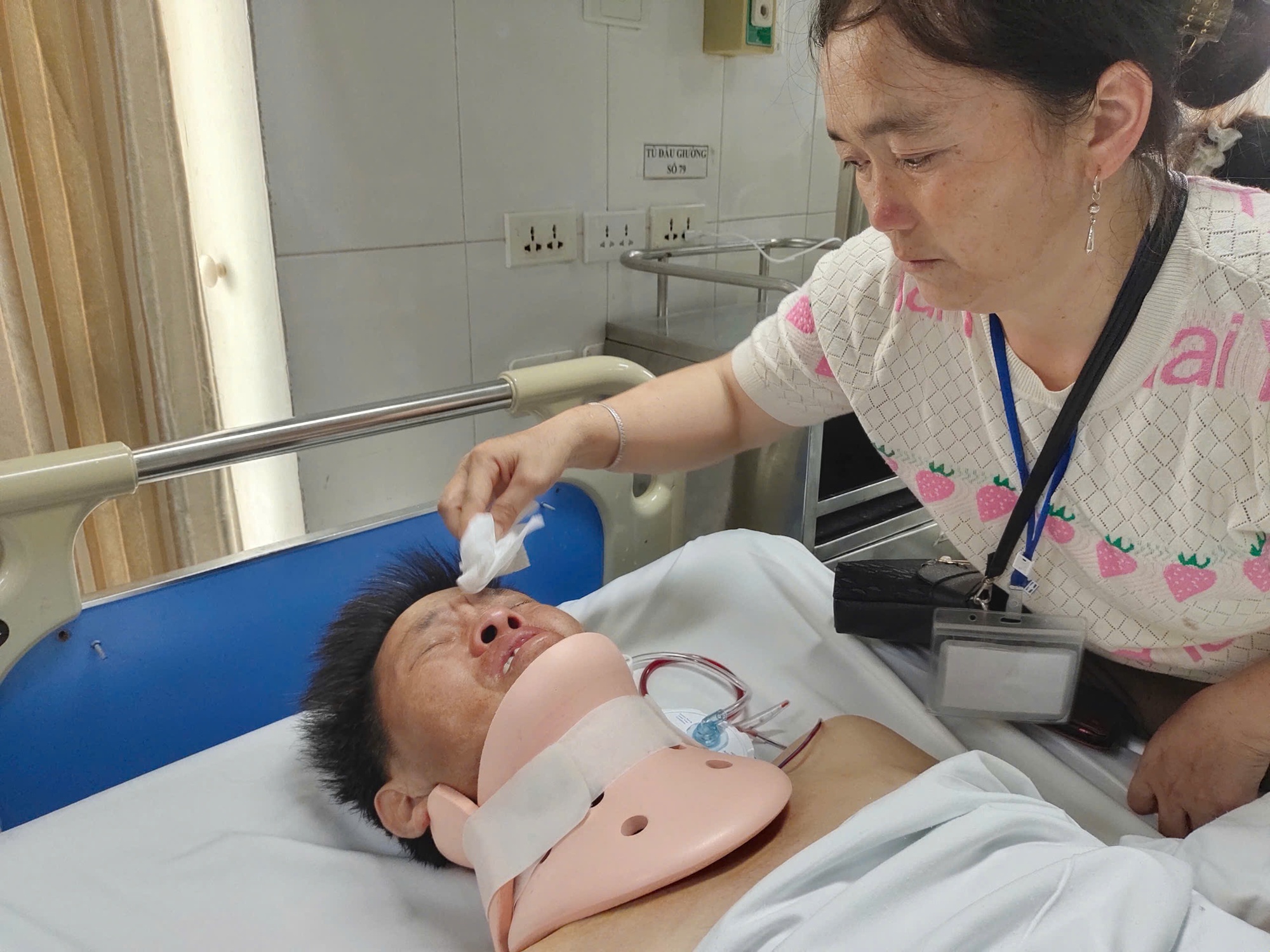 Xót xa cảnh người đàn ông dân tộc Mông bị chấn thương cổ nặng sau tai nạn- Ảnh 2.