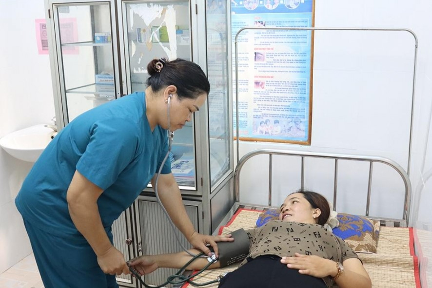 Y tế cơ sở vượt khó trong giai đoạn chuyển đổi: 'Pháo đài' vững chắc cho bà mẹ và trẻ em- Ảnh 1.