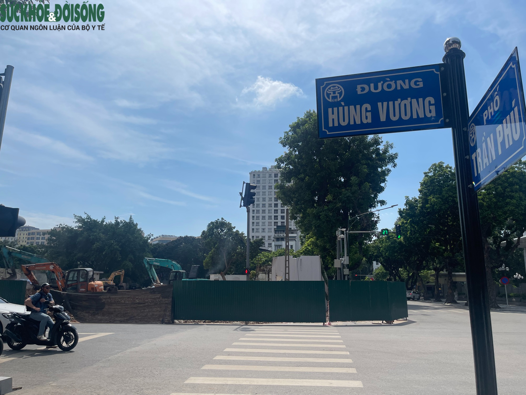 Công nhân đội nắng gấp rút hoàn thiện công trình mở rộng không gian Quảng trường Ba Đình trước 15/8- Ảnh 6.