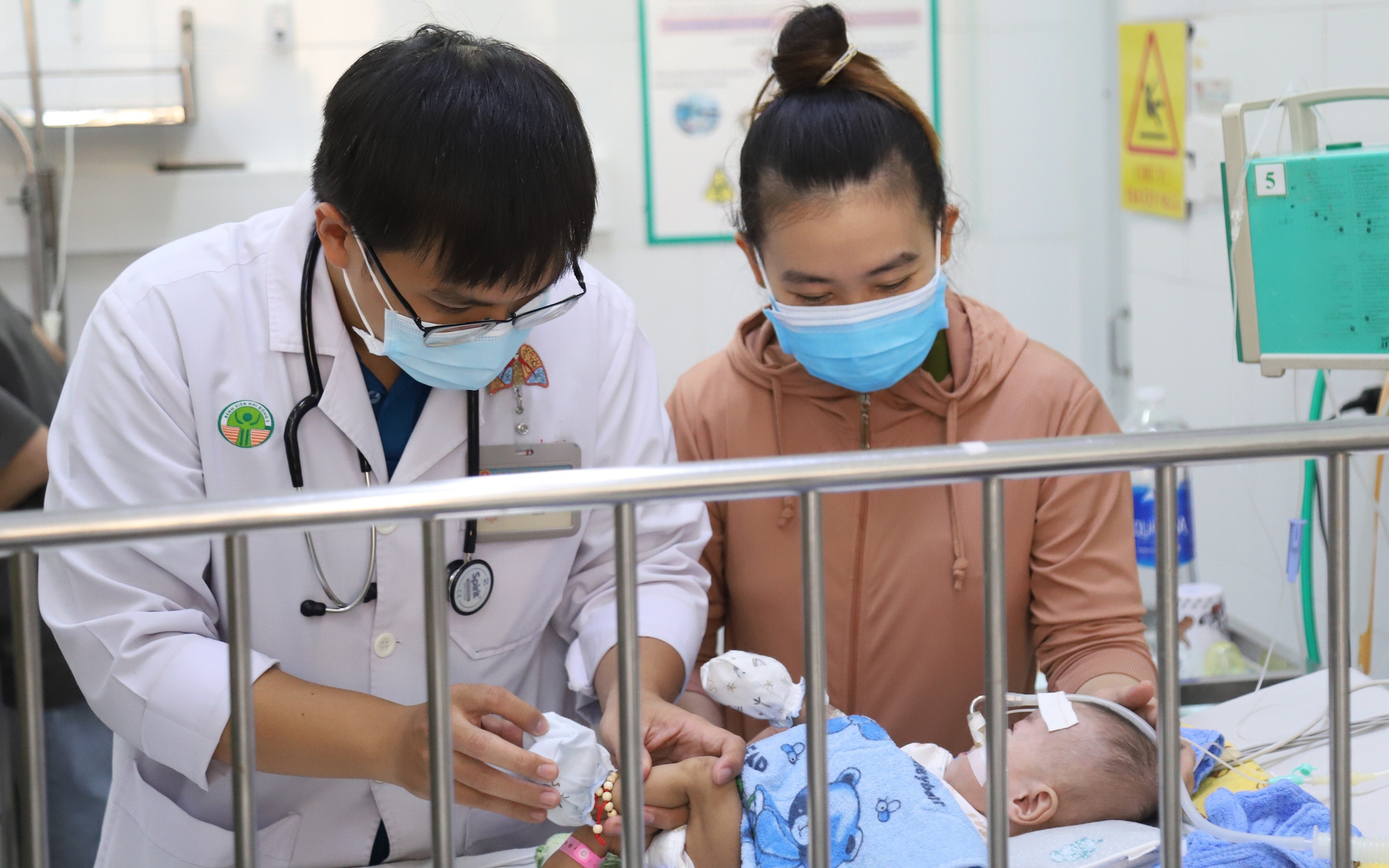 Sốt xuất huyết tăng 169%, TPHCM huy động toàn hệ thống y tế ứng phó