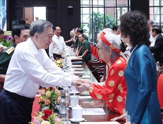 Tổng Bí thư Tô Lâm gặp mặt đại biểu có công với cách mạng- Ảnh 3. Tổng Bí thư Tô Lâm gặp mặt đại biểu có công với cách mạng- Ảnh 3.
