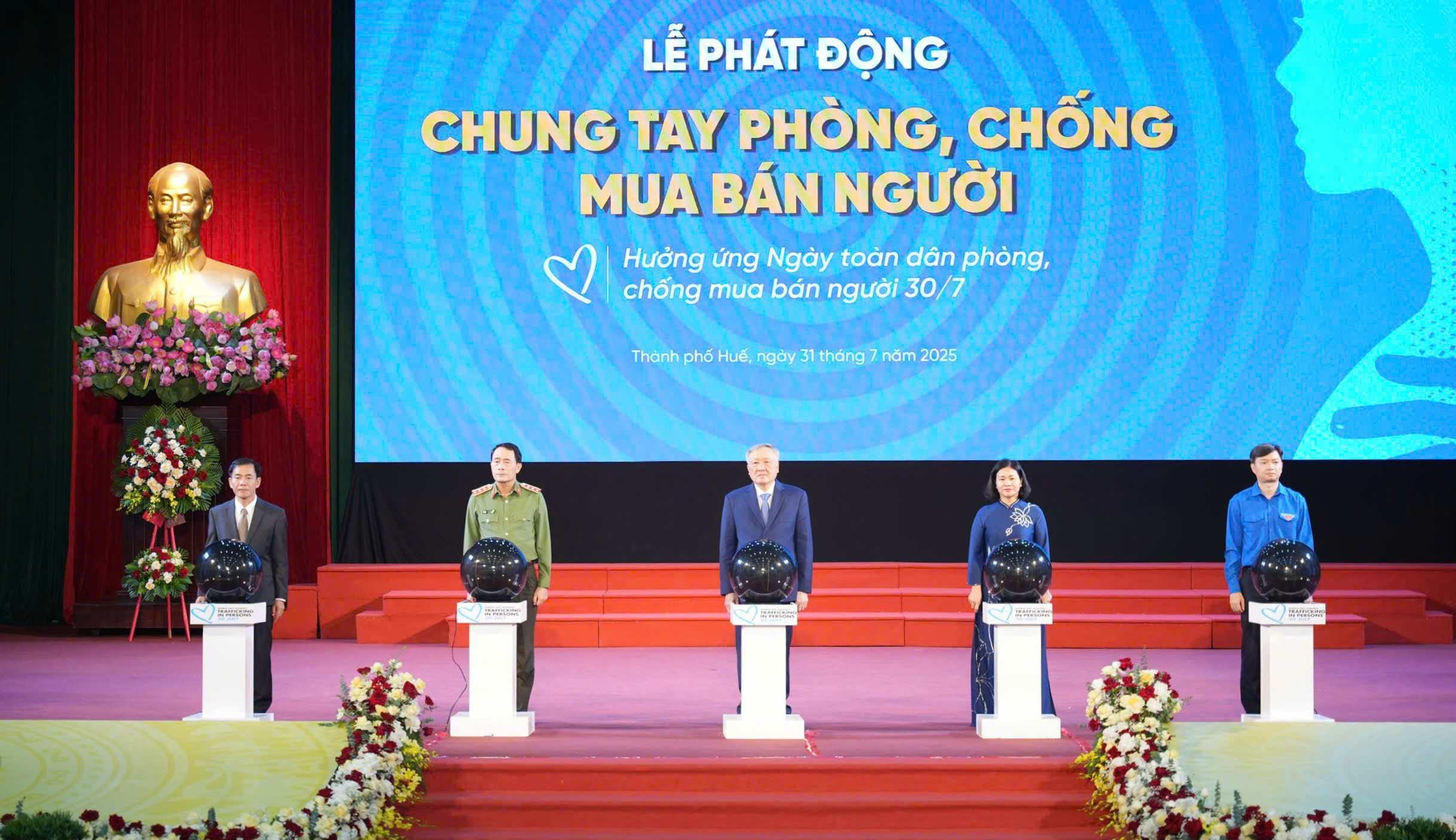 Thủ đoạn mua bán người ngày càng tinh vi, lợi nhuận bất chính chỉ sau mua bán ma tuý và vũ khí- Ảnh 3. Thủ đoạn mua bán người ngày càng tinh vi, lợi nhuận bất chính chỉ sau mua bán ma tuý và vũ khí- Ảnh 3.