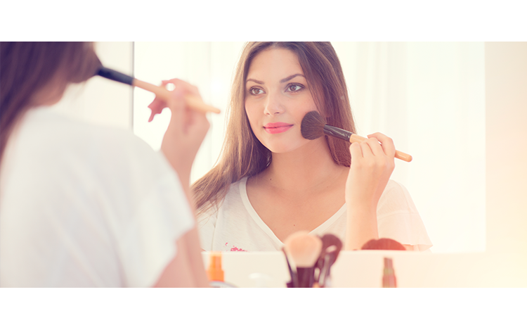 Trang điểm nhiều có hại da không?