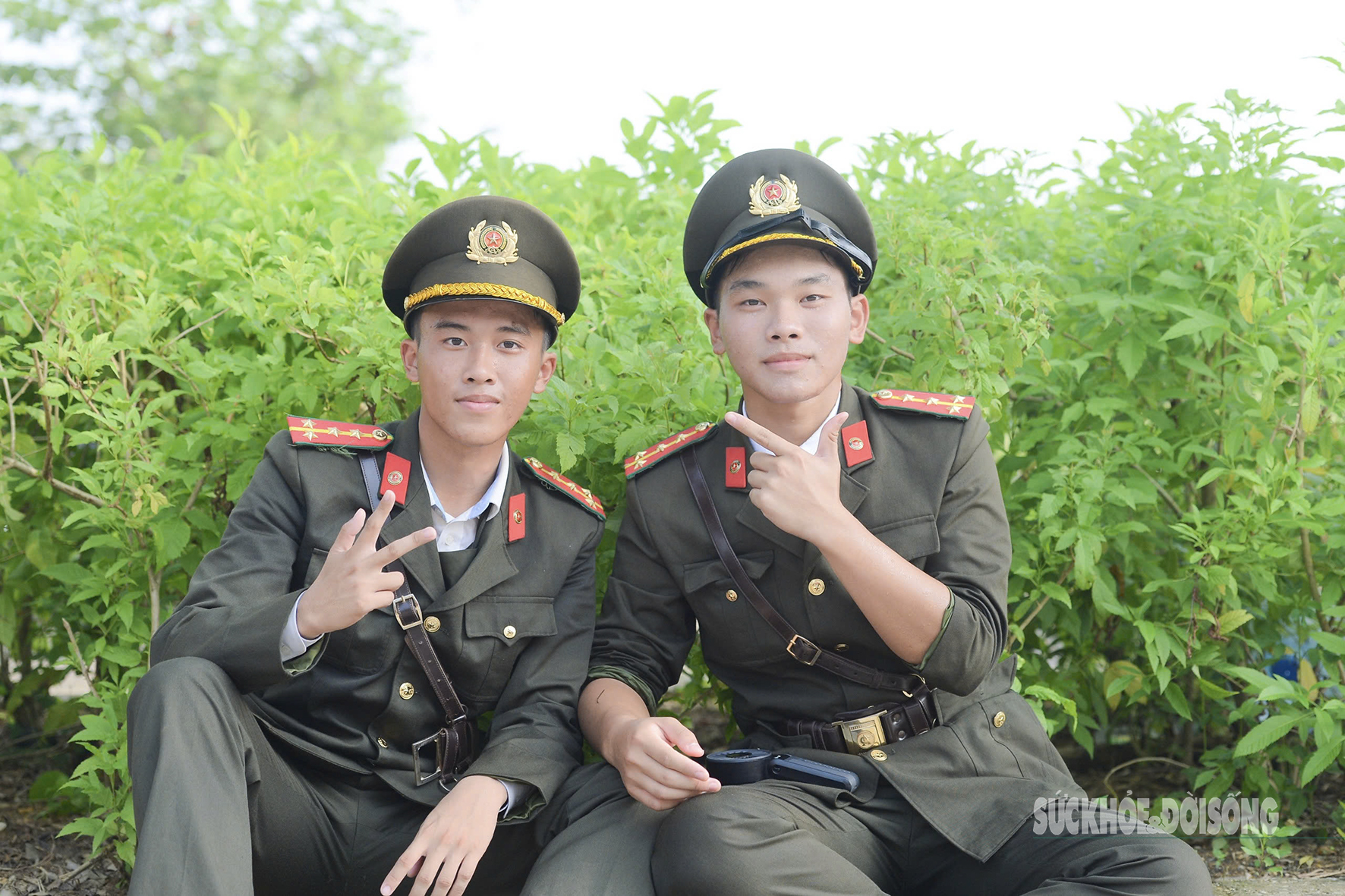 Tình đồng đội giữa thao trường A80- Ảnh 3. Tình đồng đội giữa thao trường A80- Ảnh 3.