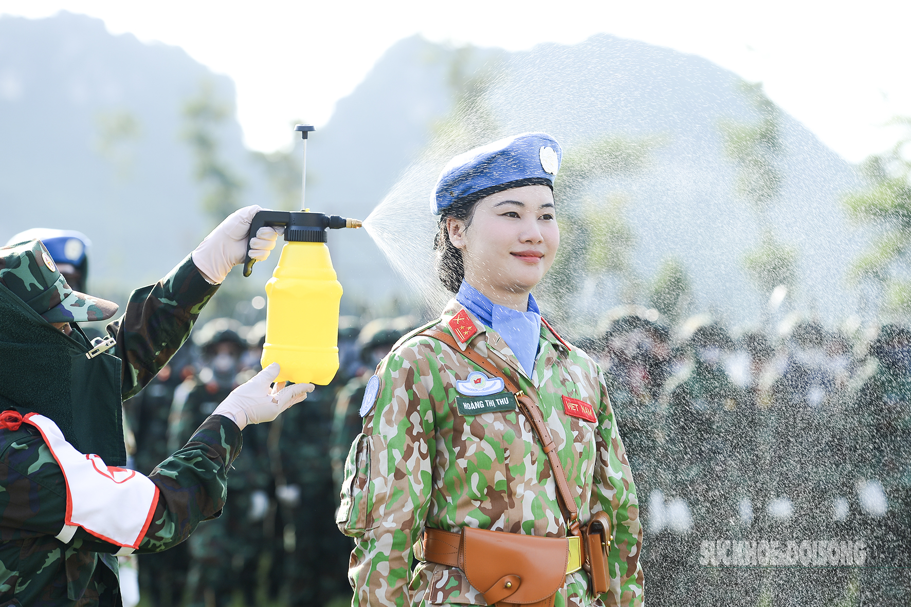 Tình đồng đội giữa thao trường A80- Ảnh 10. Tình đồng đội giữa thao trường A80- Ảnh 10.