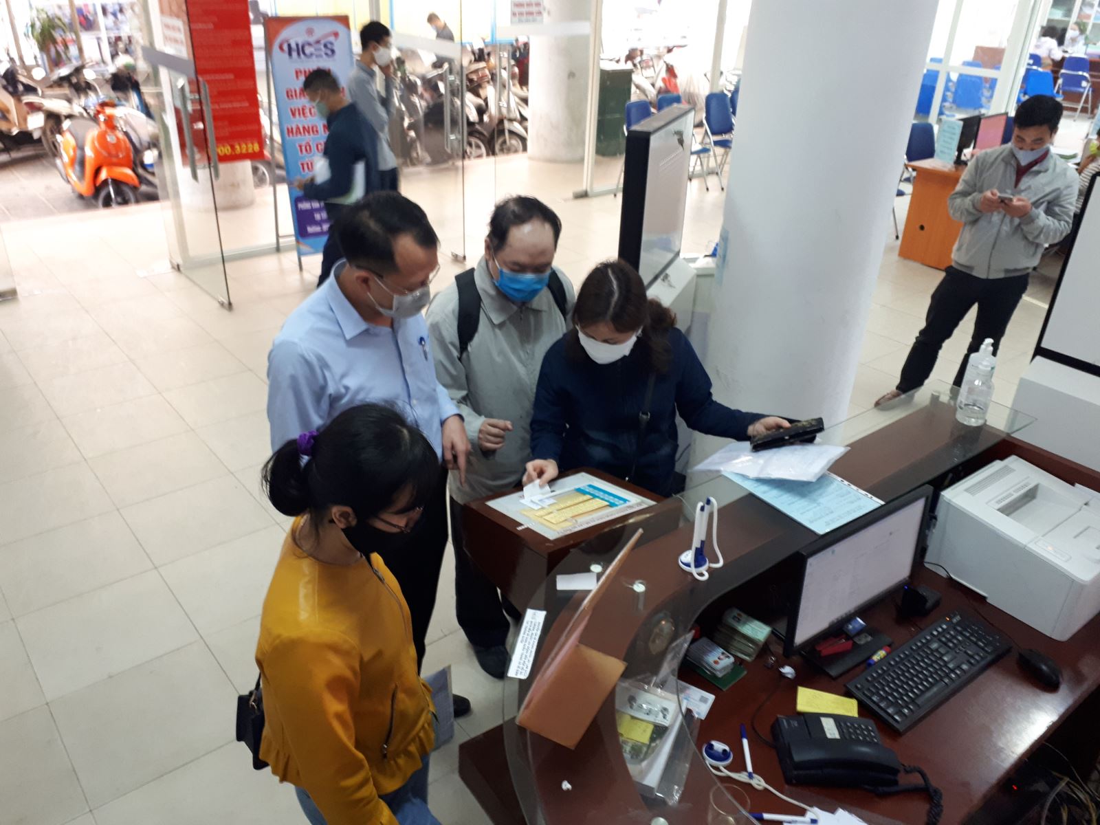 Người dân có thể làm trực tuyến 6 thủ tục hành chính về bảo hiểm thất nghiệp- Ảnh 1. Người dân có thể làm trực tuyến 6 thủ tục hành chính về bảo hiểm thất nghiệp- Ảnh 1.