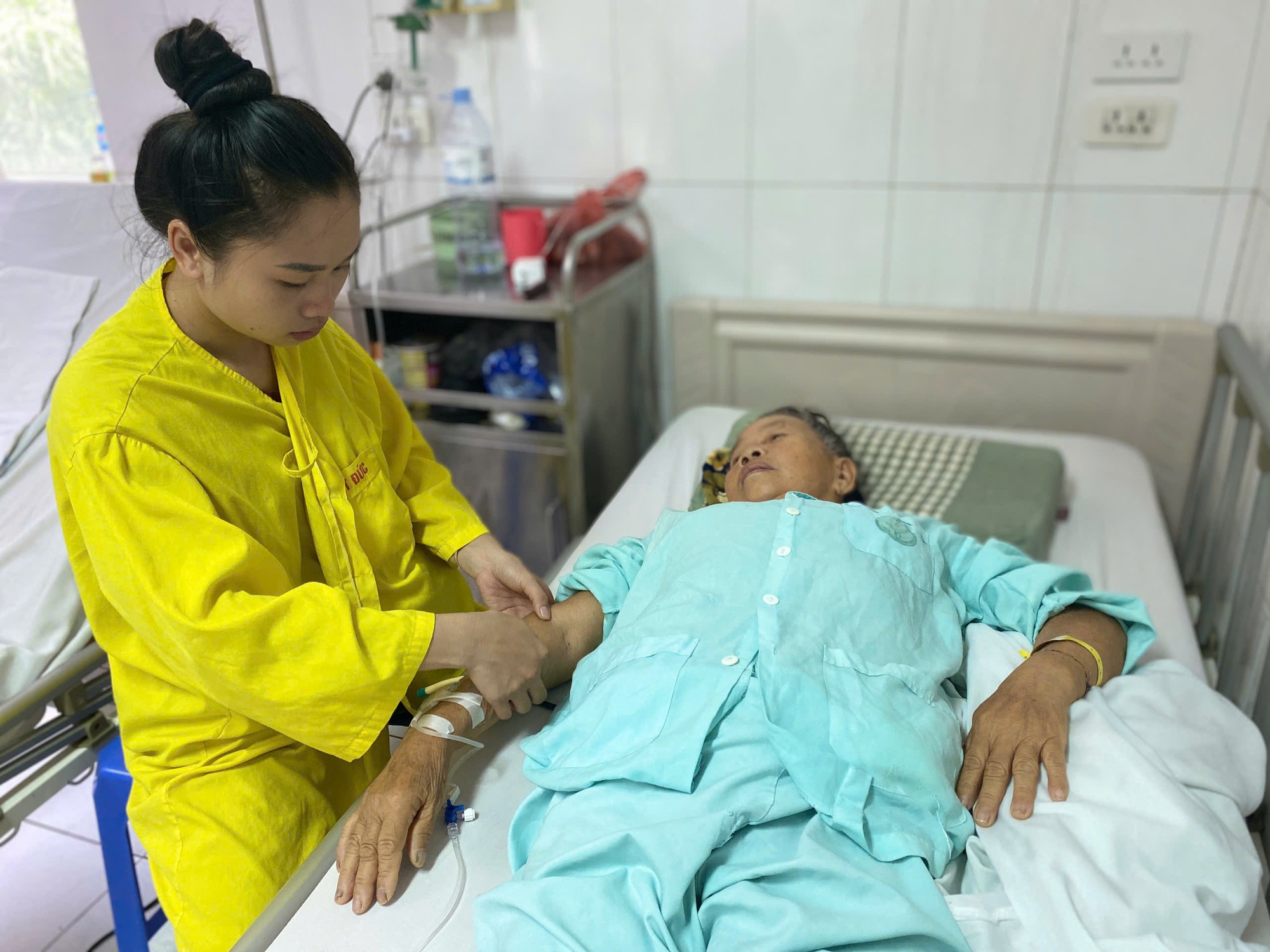 Người phụ nữ dân tộc Thái mắc nhiều bệnh, rất cần 30 triệu đồng để phẫu thuật- Ảnh 2. Người phụ nữ dân tộc Thái mắc nhiều bệnh, rất cần 30 triệu đồng để phẫu thuật- Ảnh 2.