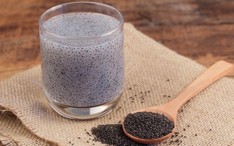 5 tác dụng phụ bất ngờ khi uống nước hạt chia sai thời điểm
